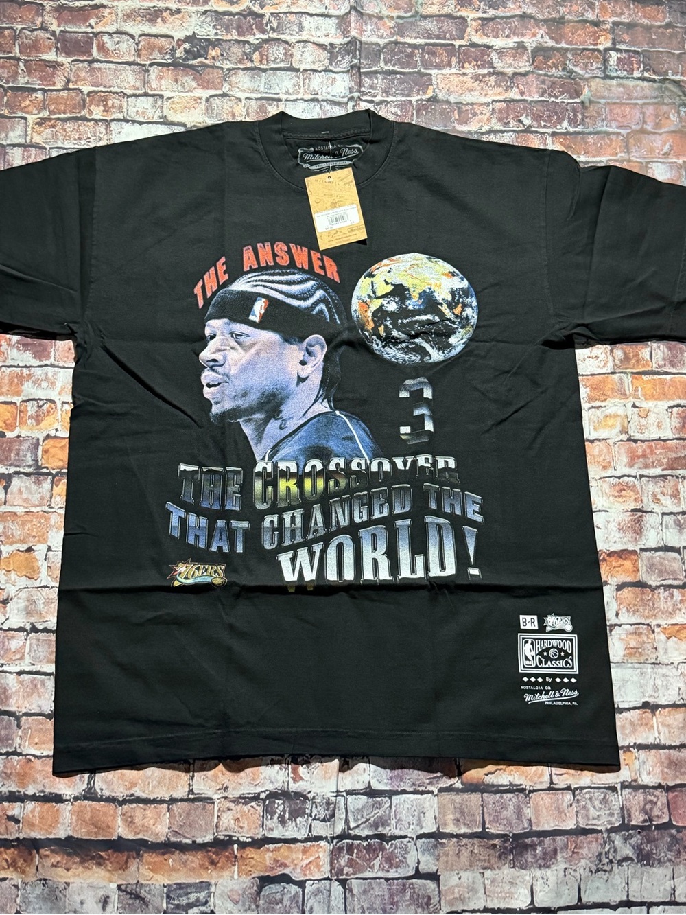 Mitchell & Ness Black NBA 'The Answer' Graphic Tee with Planet Print